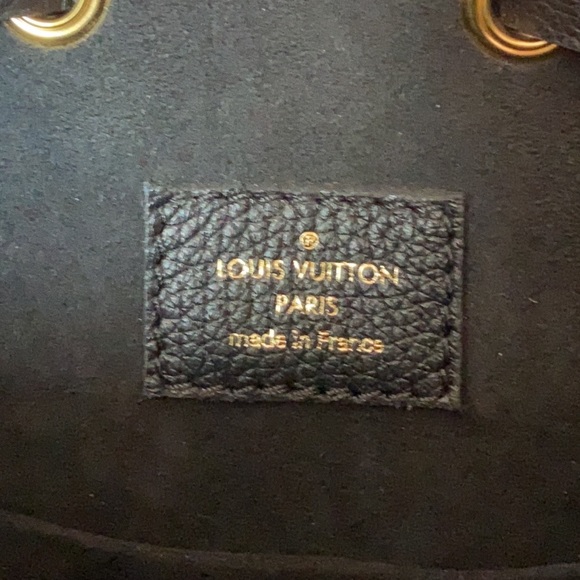 SOLD - BRAND NEW! Authentic Louis Vuitton Lockme Bucket - Picture 8 of 15